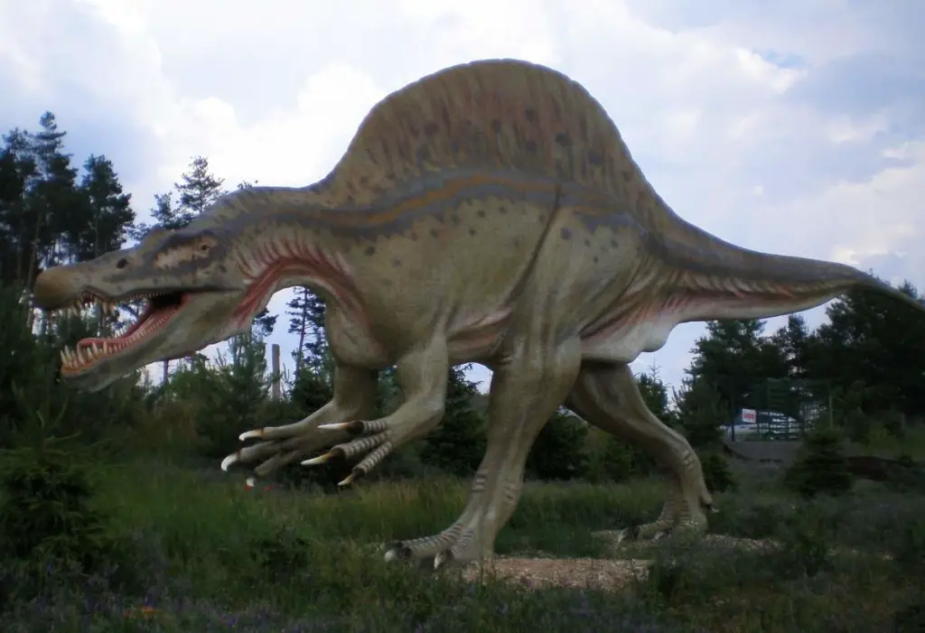 what is the tallest dinosaur that ever lived