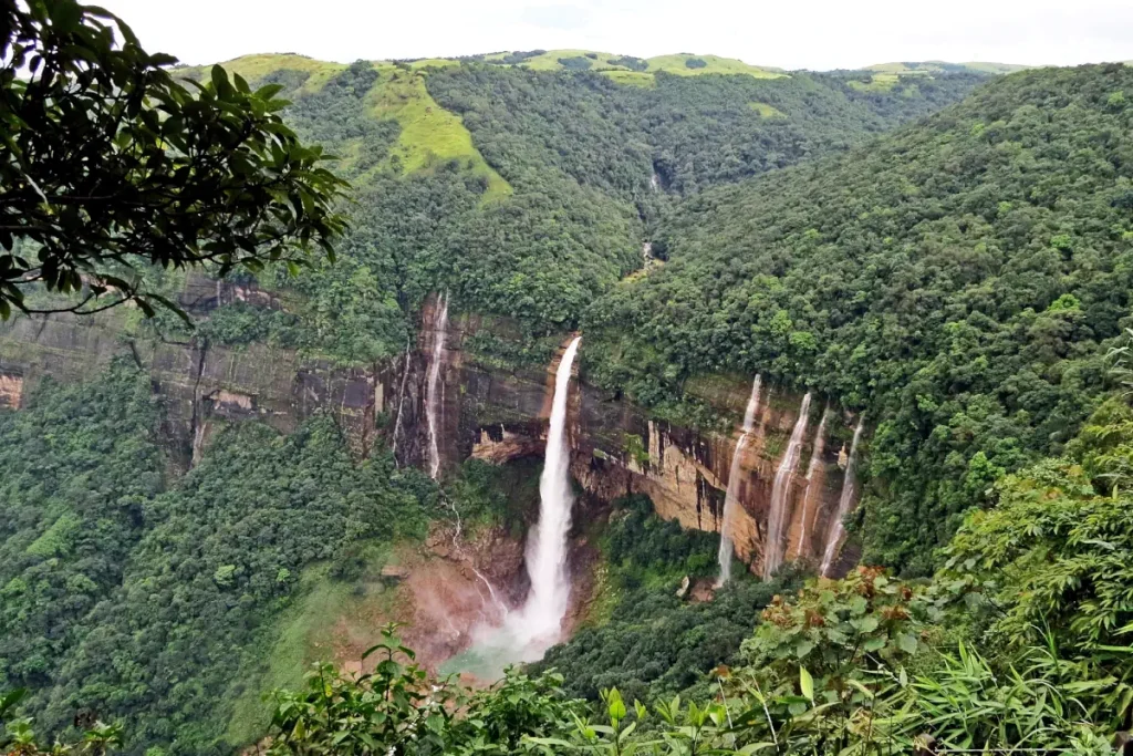 Wettest places in the world: Nohkalikai Falls, Cherrapunji