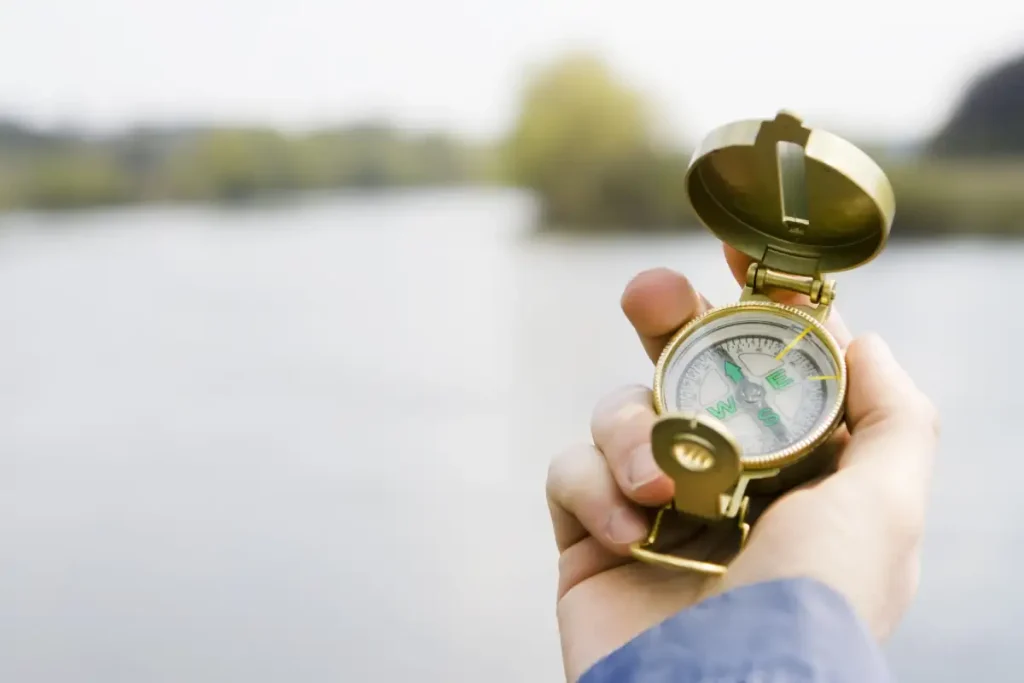 Common misconceptions about Earth: The needle of the compass points to the true north