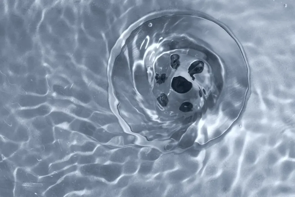 Common misconceptions about Earth: Water draining in sink