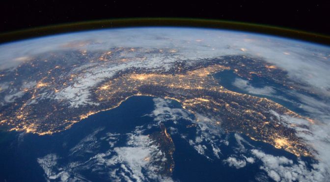 Slike Zemlje iz svemira  - Page 5 Space-Station-Flyover-of-the-Mediterranean-January-2016-672x372