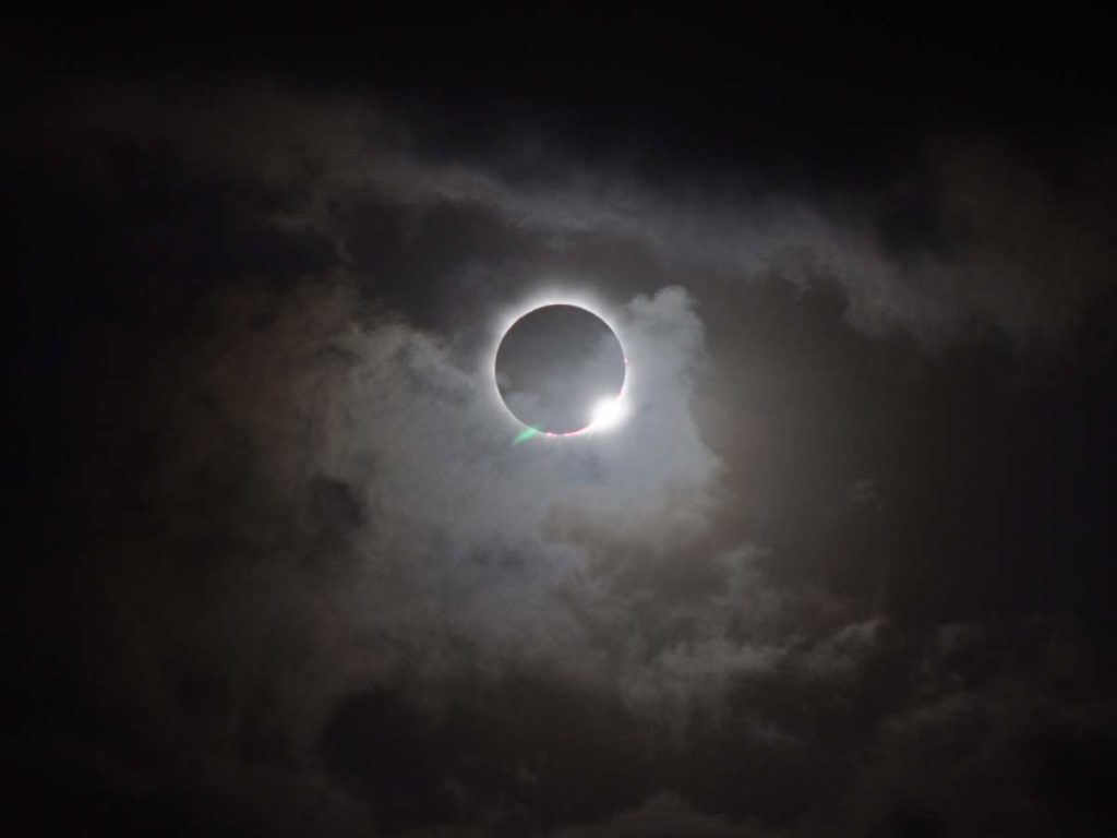Total solar eclipse (Australia, 2012)