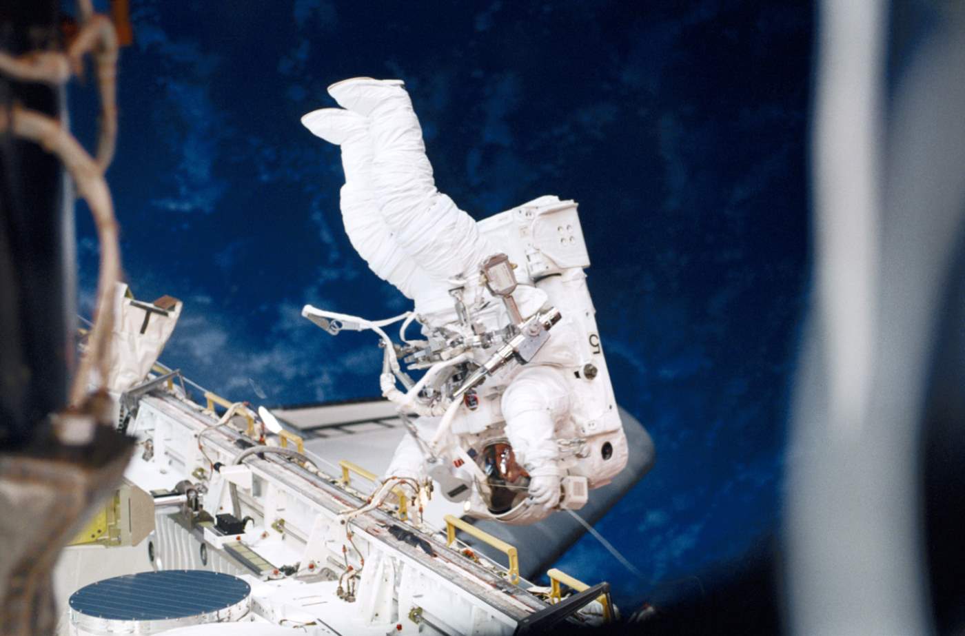 susan-helms-during-sts-102-eva-1-the-longest-spacewalk-in-history