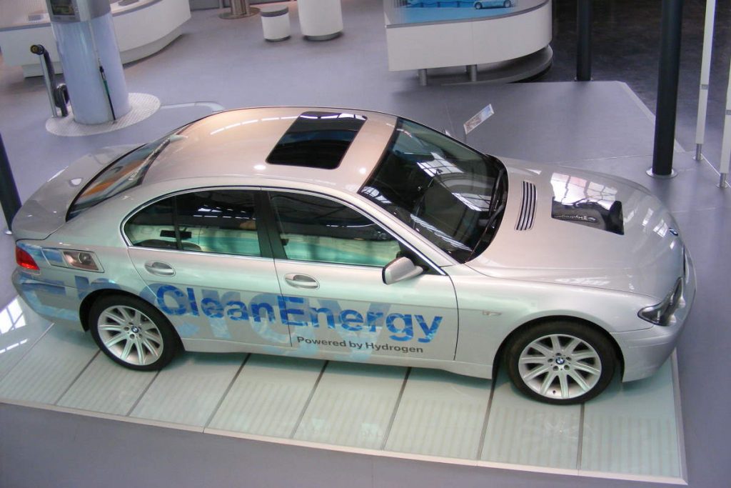 Tech of the Future: BMW Hydrogen 7 CleanEnergy car