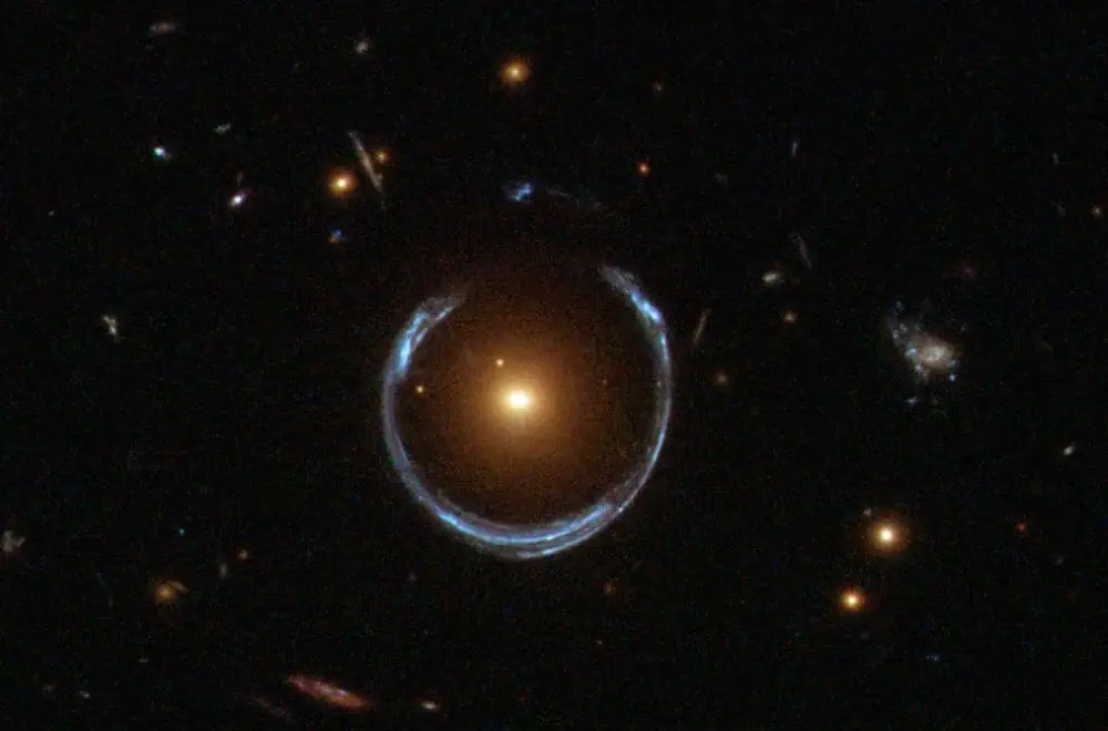 Gravitational lens