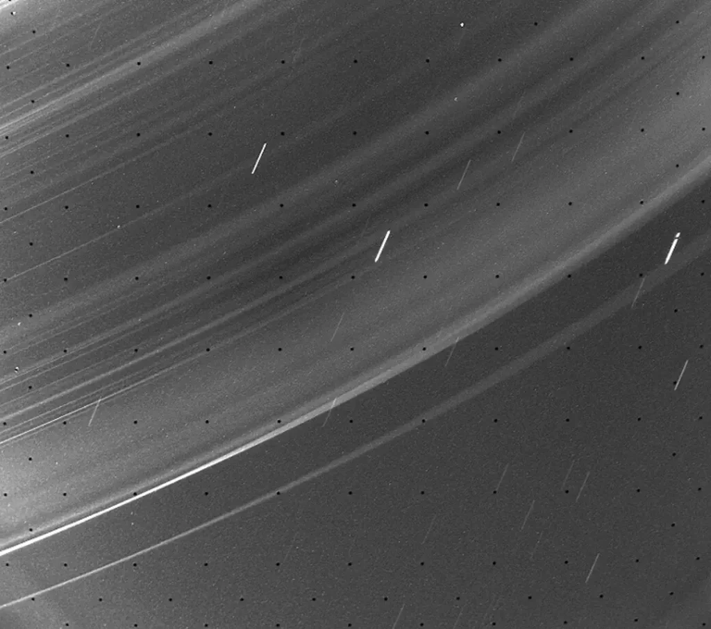 Uranus rings, Voyager 2 photo